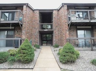 6815 Cottage Grove Ln APT E, Saint Louis, MO 63129