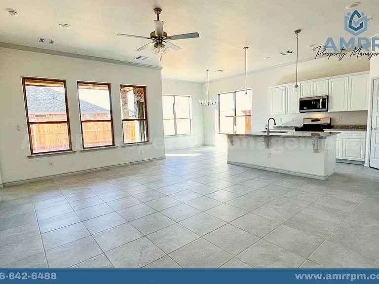5205 Congress St — Photo 3
