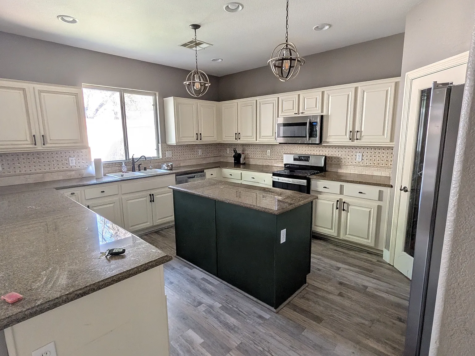 5 bed, 3021 sqft, $2,900 — Photo 2