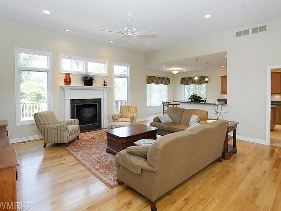 5th image of 127 Barrington Cir
