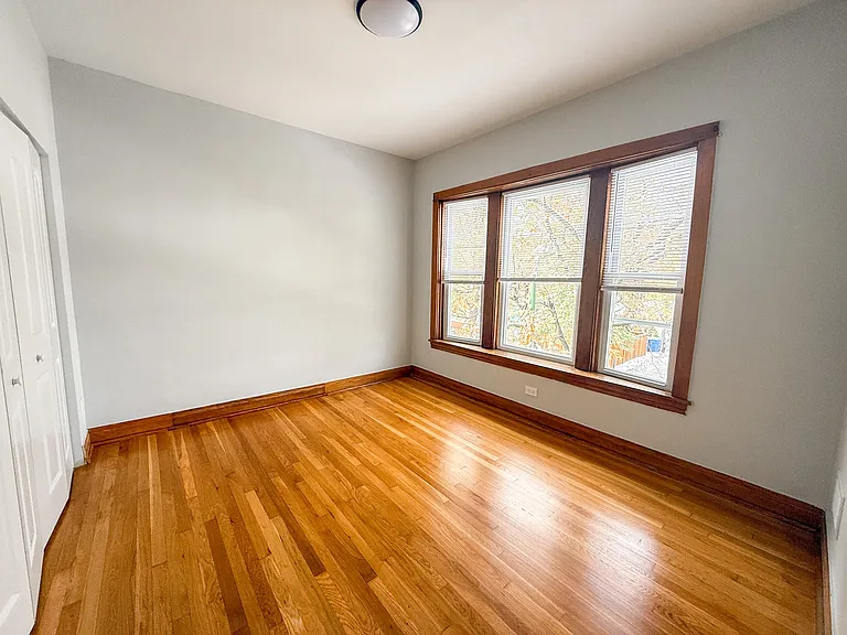 3749 N Hoyne Ave — Photo 9