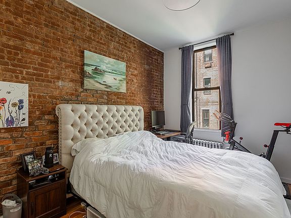 5th image of 111 W 77th St APT 4