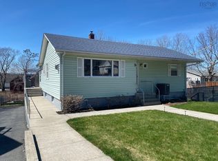 153 Hammond St, Shelburne, NS B0T 1W0