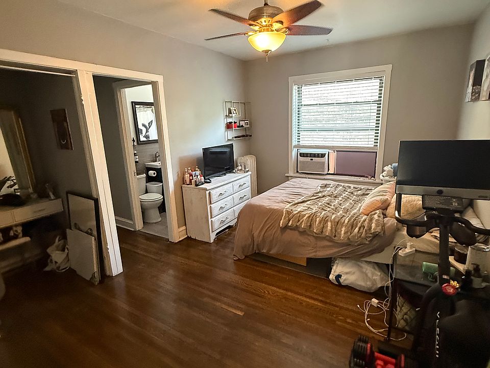 2nd image of 815 W Bradley Pl #5cb9e80e1