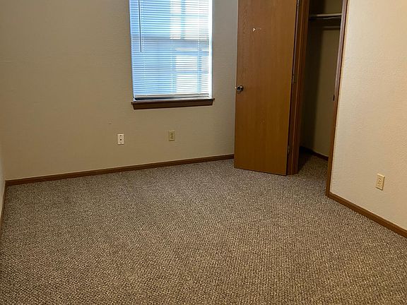 5th image of 409 NE Highland Ln APT A