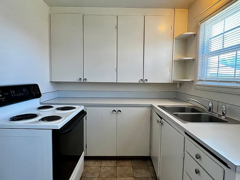2608 Bonnie Doon Ave — Photo 6