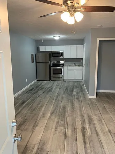 100 N Oakland St Photo 1