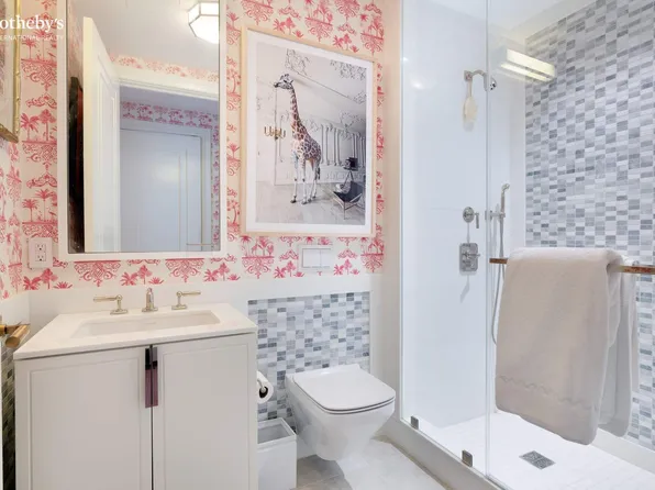 212 Fifth Avenue image 15 of 25