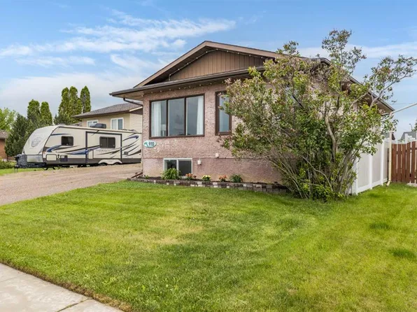 910 E 7th St SE, Redcliff, AB T0J 2P0