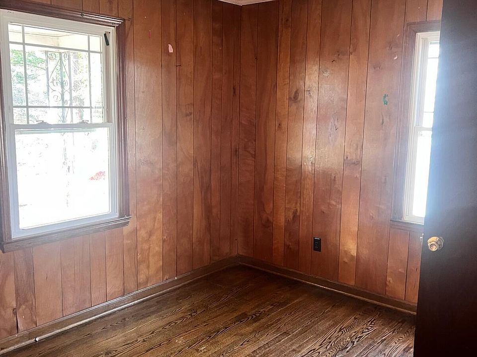 2nd image of 419 Highland Ave SE