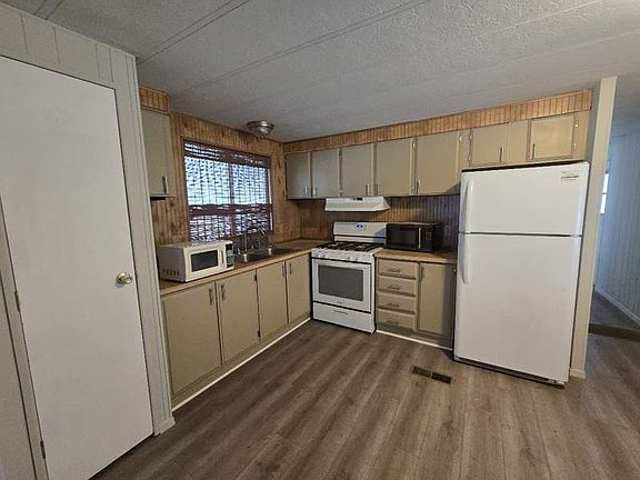3rd image of 2050 W Dunlap Ave #B127