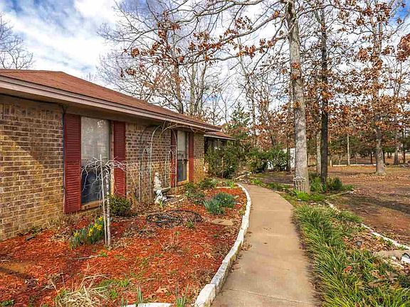 3rd image of 2625 Oak Ln