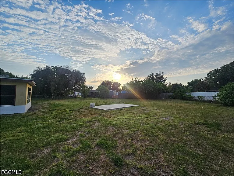 423 Morgan Cir S — Photo 26