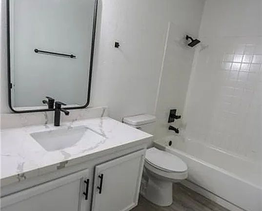 2nd image of 925 Falconhead Ln