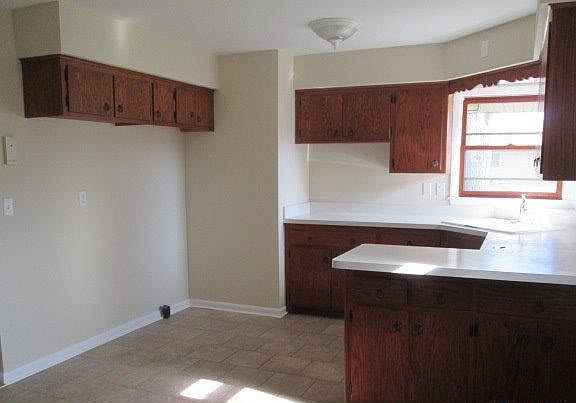 4th image of 1605 Manitowoc Ave
