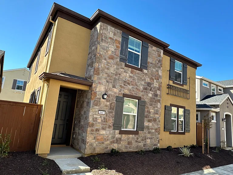 1667 Pena Ln — Photo 1