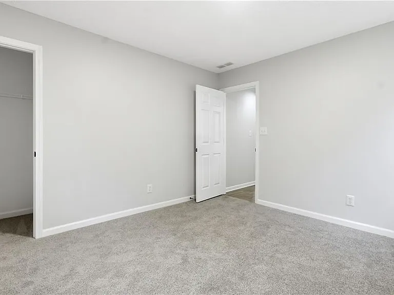 2110 Meadow View Ct — Photo 16