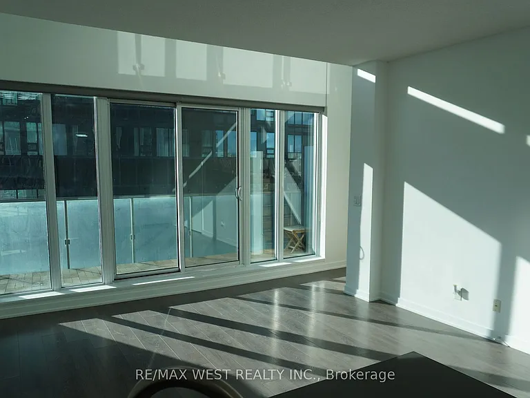 150 E Liberty St #812 — Photo 7