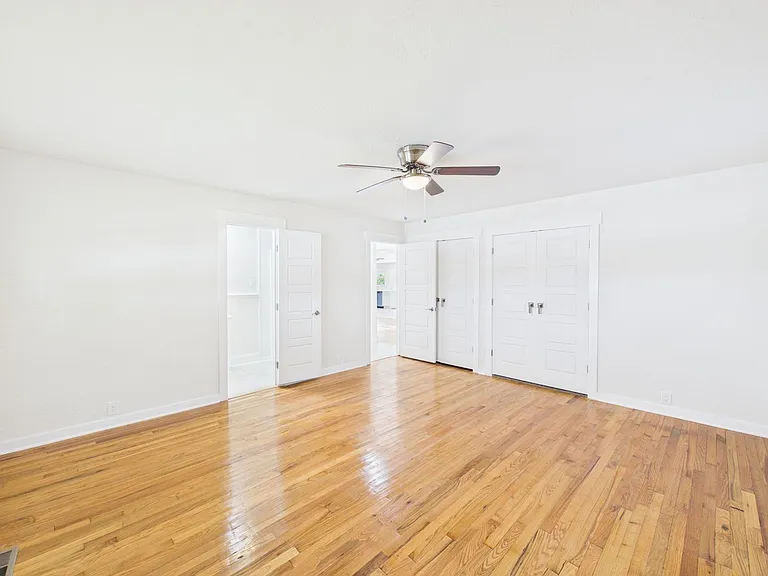 306 SW 52nd St — Photo 16