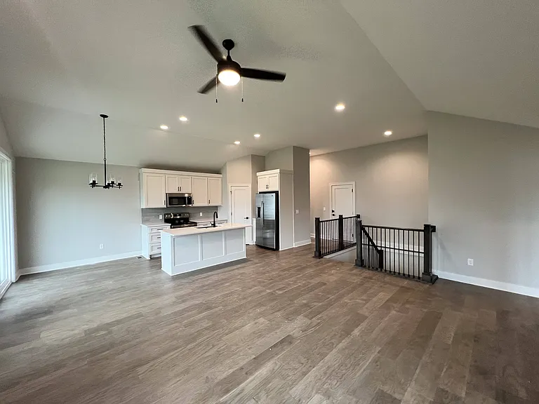 1401 SW Heartwood Ter — Photo 3