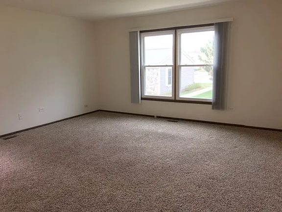 4th image of 1035 Glouchester Hbr Unit 1035