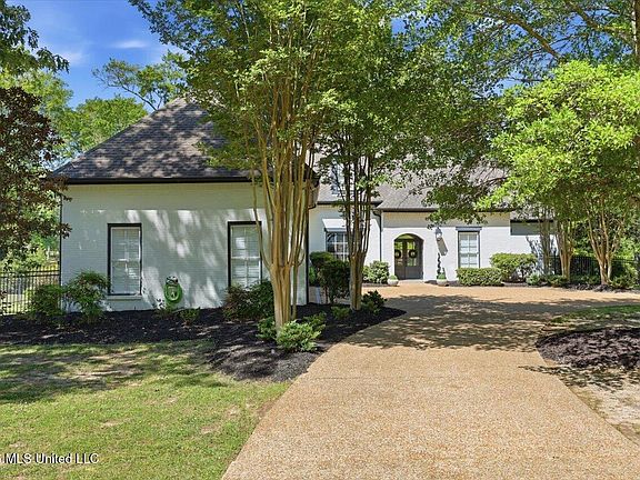 3rd image of 131 Wildwood Dr