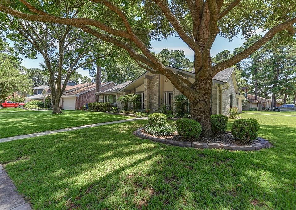 2nd image of 17655 Seven Pines Dr