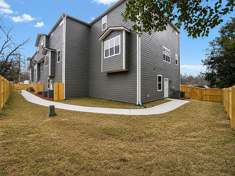 8931 Sharonbrook Dr — Photo 32