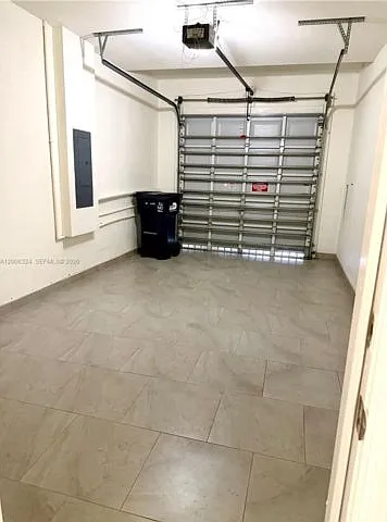 3 bed, 3.0 bath, 2008 sqft, $3,800 — Photo 3