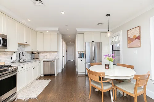 498 Sumner St #3 Photo 1