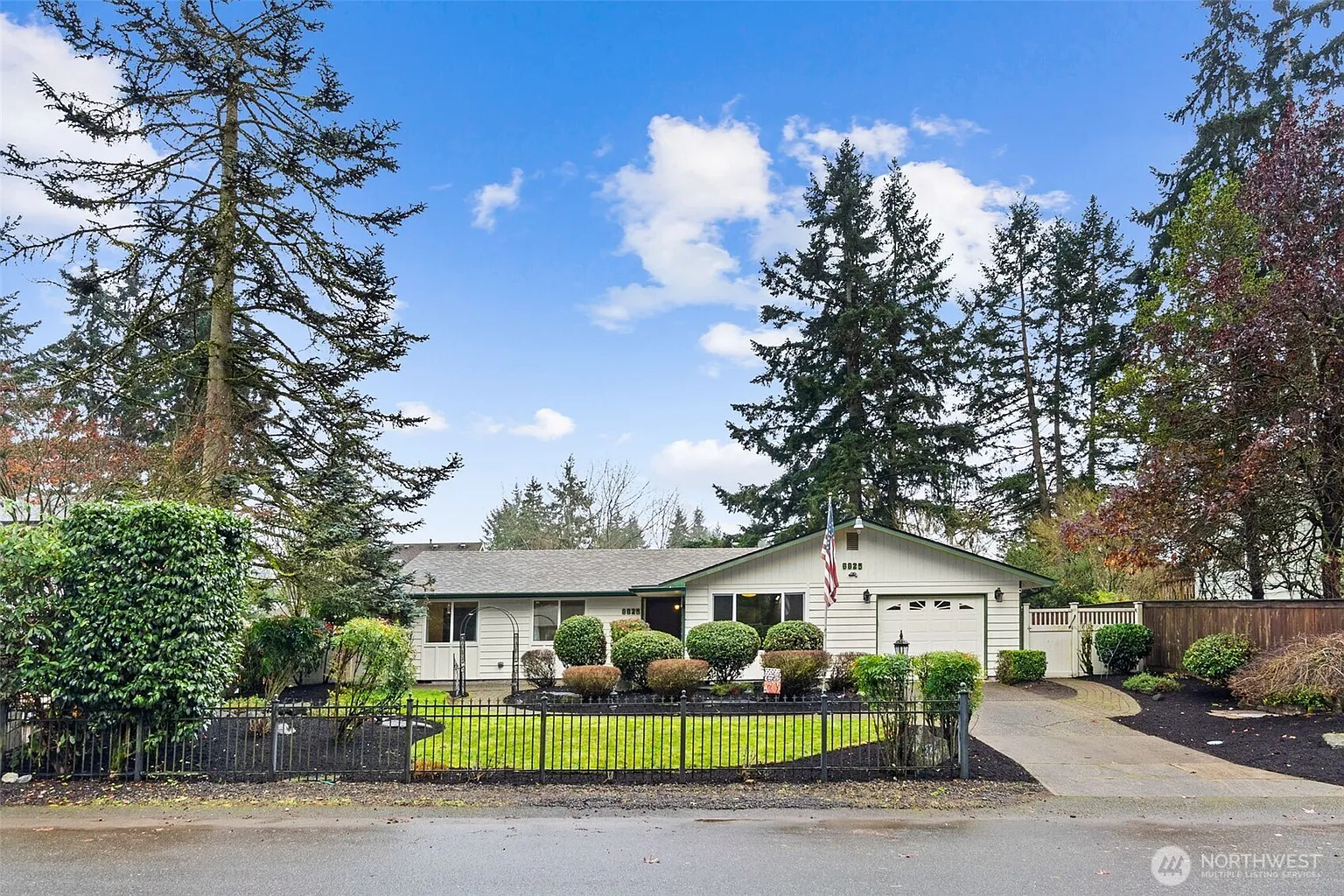 8825 Skokomish Way NE photo 1