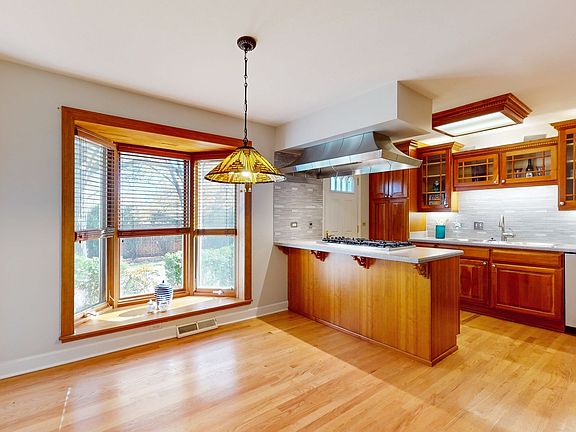 5th image of 1427 S Evergreen Ave