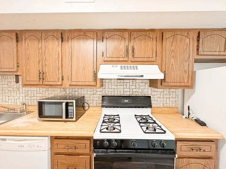 5737 Hobart St #6 — Photo 6
