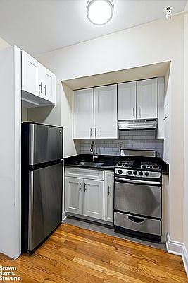 5th image of 245 W 72nd St APT 2C