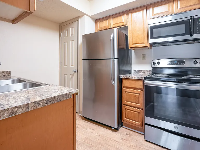 Ardendale Oaks Apartments — Photo 40