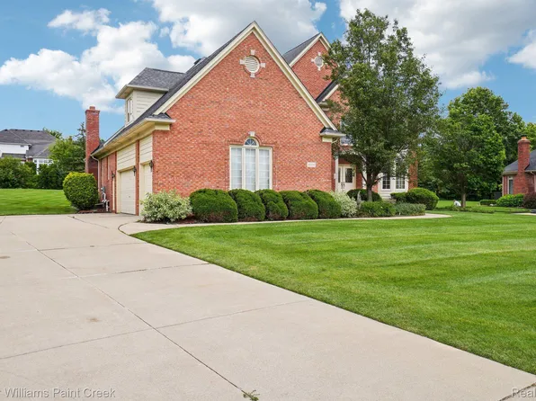 4159 Ridge Side Dr, Rochester, MI 48306