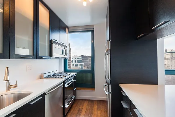 Rented by Luxus Manhattan Realty | media 28