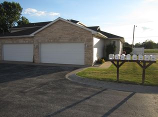 198 Mallard Pointe Dr, Valparaiso, IN 46385