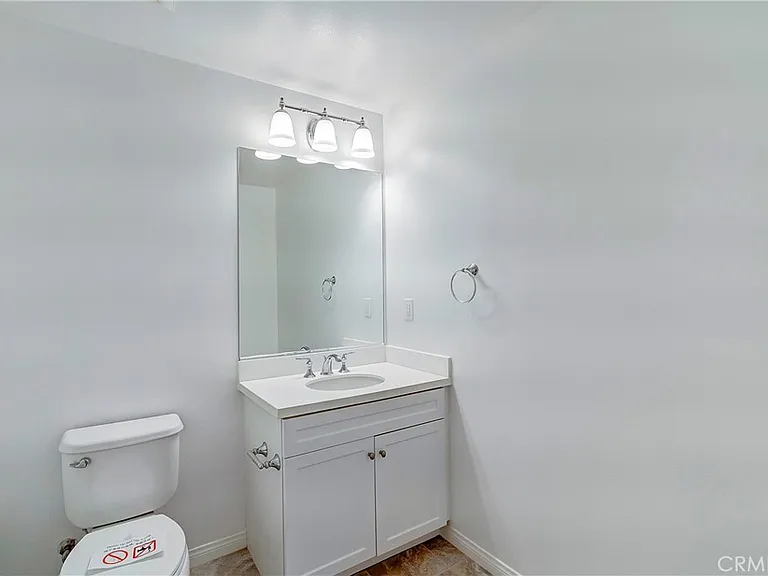 70 Kempton — Photo 22