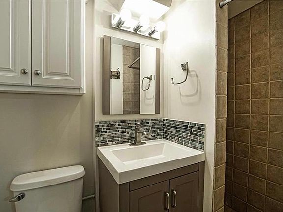 5th image of 10308 W 74th St