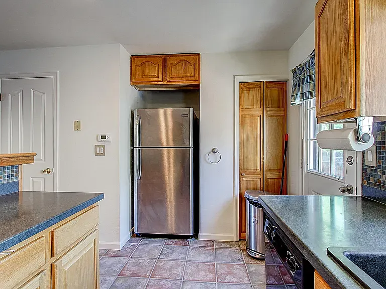 1227 S Flower Cir #E — Photo 2