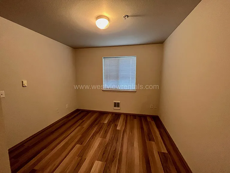 135-139 Prince Ave — Photo 370