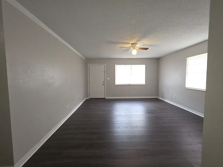 843 Grove Ave — Photo 18