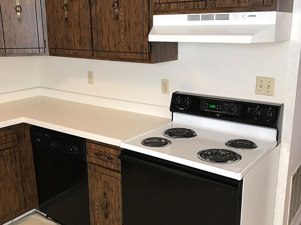 2nd image of 431 Hutchinson Ave