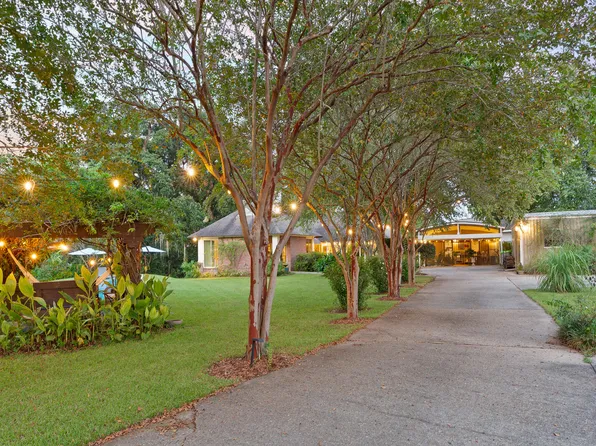 128 Oak Dr, Breaux Bridge, LA 70517