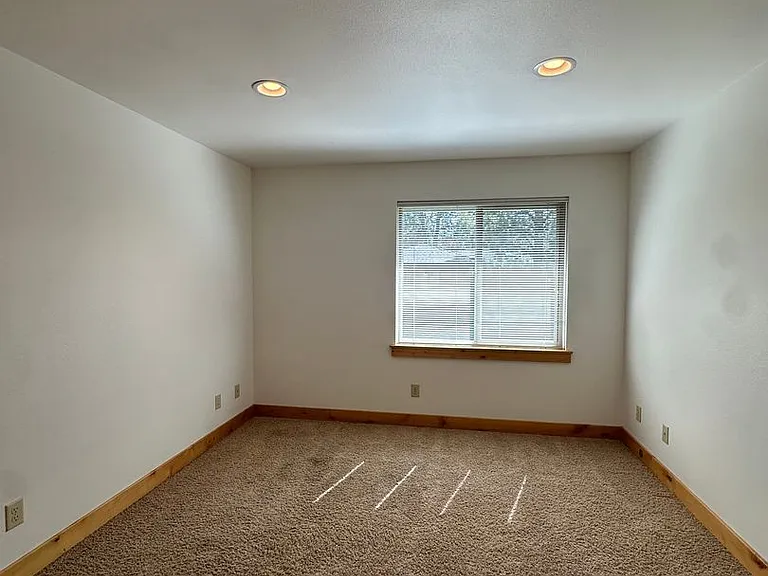 115 NW Mount Washington Dr — Photo 24