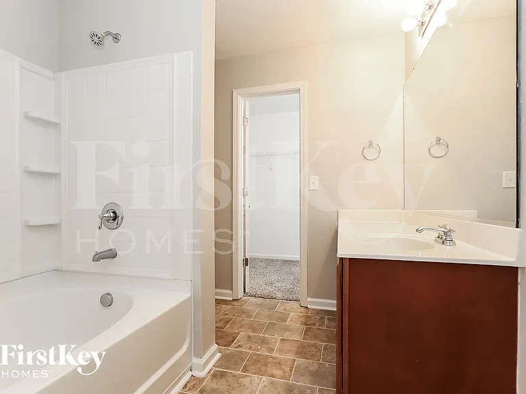400 Walnut Crossing Dr — Photo 13