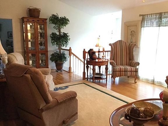 4th image of 402 Briar Creek Dr