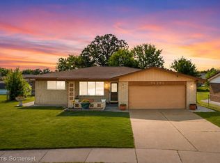 36221 Pickwick Ct, Sterling Heights, MI 48310