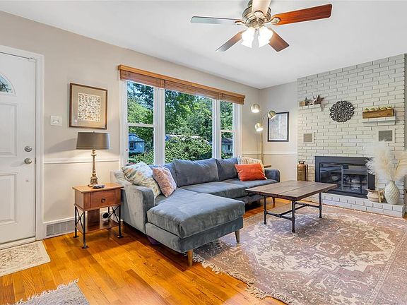 4th image of 1206 Avery Ct
